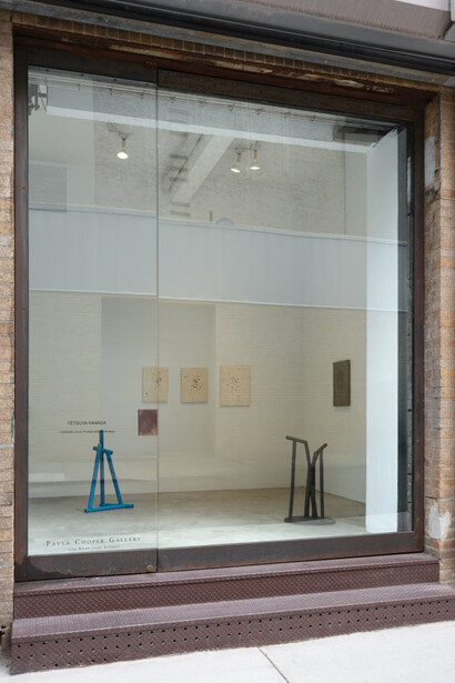 Tetsuya Yamada, 7 sculptures and paintings in ceramic, exhibition view. Courtesy of Paula Cooper Gallery