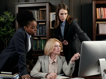 Não subiu no varonil Central Planalto. Hoje, os dissidentes do falecido Deputado Alborghetti — um programa diário daquele repórter Cadeia, à hora do almoço e da 'siesta' curitibana — já herdaram a sua camisola