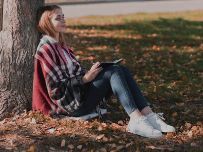 En la era del no-aprendizaje, no se trata de no saber. Se trata de la sensación de saberlo todo sobre todo porque se sabe a quién acudir para saberlo. Aprender para entender, porque entender es ser libre (Espinoza)