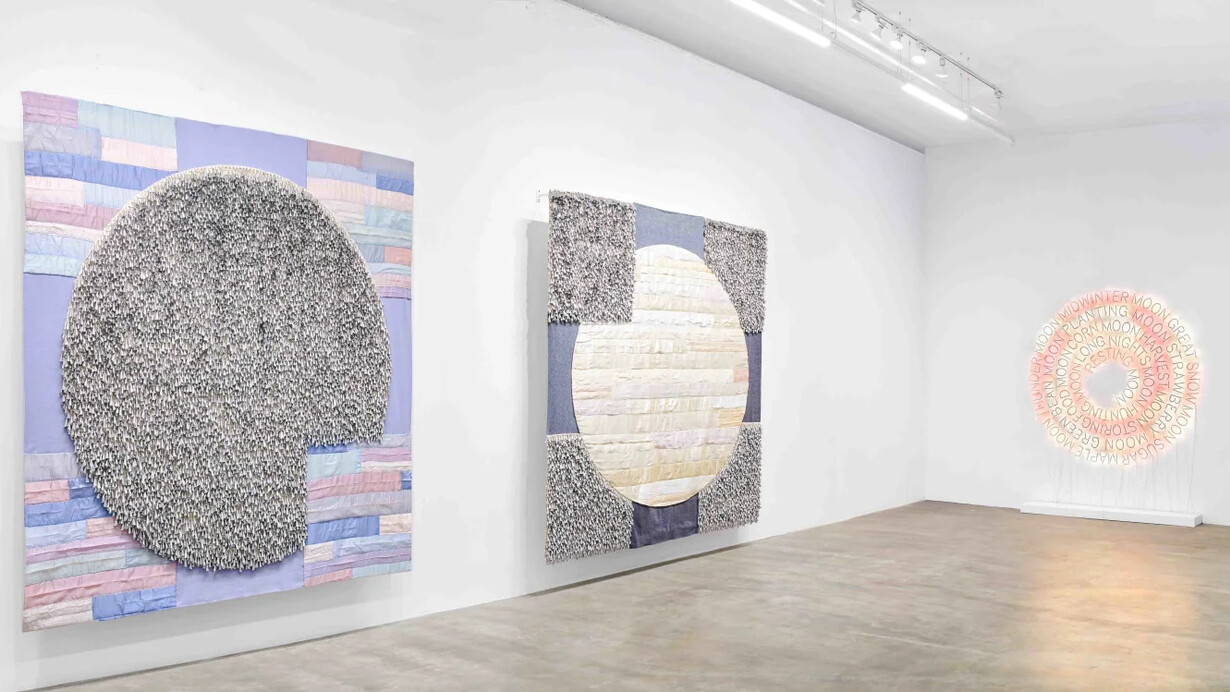 Marie Watt, Thirteen moons, exhibition view. Courtesy of Marc Straus Gallery