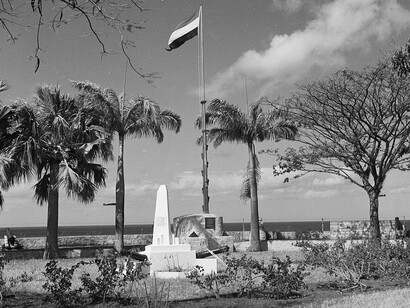 Fort Oranje in Oranjestad on Sint-Eustatius, with the obelisk, erected in 1907 to commemorate the visit of Admiral Michiel de Ruyter in 1666
