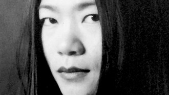 Il a pris ma main dans la sienne et a traversé avec moi, affrontant les regards moqueurs. L’un des rares gestes de tendresse qu’il m’ait offerts