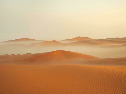 Golden dunes at dusk, reflecting the patience behind Morocco’s long-standing pursuit of peace