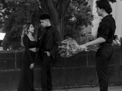 Mas a pergunta que não quer calar para que serve o acordo pré-nupcial. As pessoas vivem em casamentos super tóxicos só porque não podem sair sem nada e ate correm risco de vida por isso. É assim que a nossa sociedade olha para o casamento hoje, as amantes é que mandam nos casamentos Moçambicanos, se alguns casamentos estão durando tanto tempo graças as amantes, pois, de contrario já teriam se separado. É assim, que a nova sociedade moçambicana se configura quando se fala em casamentos de fachada suportados por amantes, gente vivendo em casamentos de alto risco de vida para defender bens ate que ponto nossa vida vale tanto risco. Mas enfim cada um escolhe como viver, de relações infiéis a supremacia financeira entre os cônjus