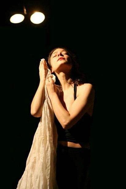 Foto di scena, Irina Casali nel suo monologo "Frio y Fuego"