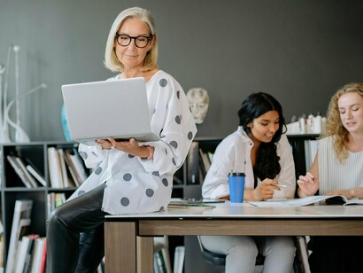 É fundamental destacar que o reposicionamento organizacional não é um projeto com data de início e fim claramente definidos. Trata-se de uma jornada contínua de ajuste estratégico, aprendizado e correção de rota