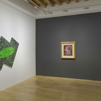 Lucio Fontana e Alteronce Gumby, A material dance, veduta della mostra. Cortesia della Galleria Secci