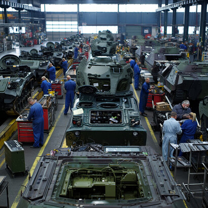 Die Osterweiterung, der Krieg in der Ukraine, die Aufrüstungsprogramme – sie alle haben die Allianz (NATO) zurück ins Zentrum westlicher Selbstdefinition geholt