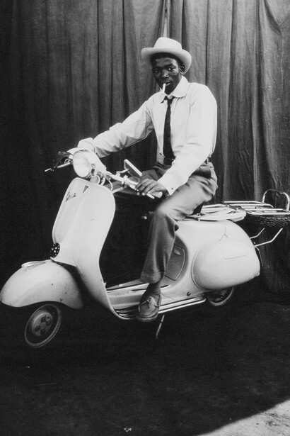 Seydou Keïta, Untitled portrait, 1950s. Courtesy of Danziger Gallery