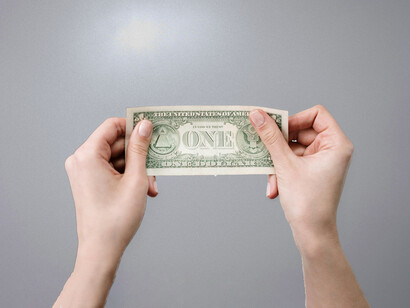 Desde su primer acuerdo con el FMI en 1956, Argentina ha vivido bajo la presión constante de una deuda externa que condiciona su soberanía económica