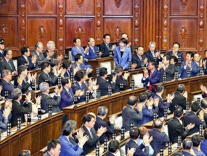 Nel pomeriggio del 21 ottobre 2025, entrambe le Camere della Dieta hanno votato per designare il Primo Ministro. Il membro della Camera dei Rappresentanti Sanae Takaichi è stato designato come 104° Primo Ministro del Giappone