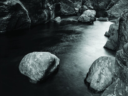 Vincent Vallarino, Floating rock, Inn Unique, Crawford Notch, NH (detail), 1970. Courtesy of Benrubi Gallery
