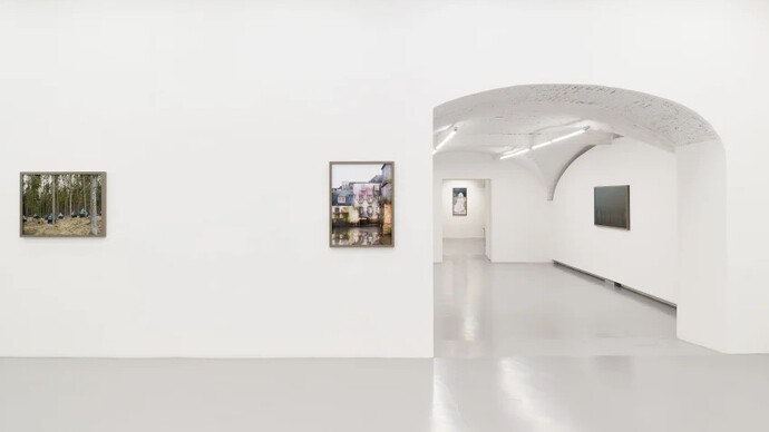 Silvia Camporesi, Uno strappo nel cielo di carta, veduta della mostra. Cortesia di z2o Sara Zanin Gallery