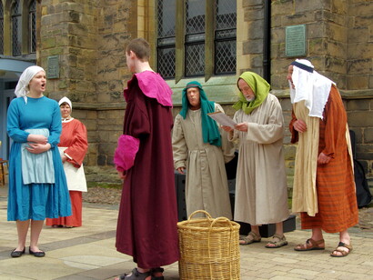 Lo que está cerca es siempre más evidente que lo que está lejos, excepto en el caso de la experiencia religiosa.
La duda de José. Misterios de Lichfield, Staffordshire, Inglaterra