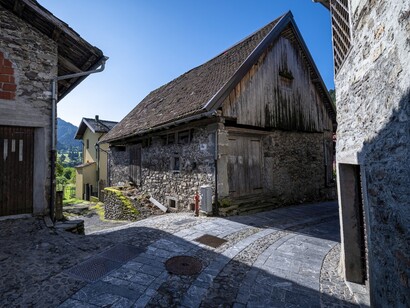 Questo modello favorisce la rigenerazione dei piccoli borghi e contrasta lo spopolamento, valorizzando il patrimonio architettonico locale. Sutrio, Italia. Per gentile concessione dell'Ufficio stampa dell'Albergo Diffuso