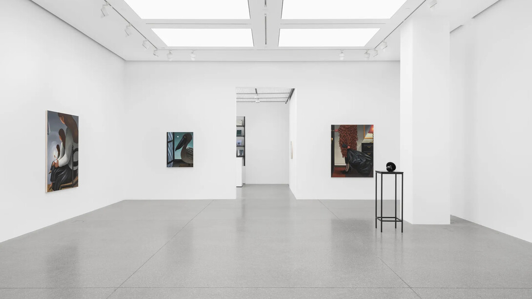 Julie Curtiss, Maid in feathers, exhibition view. Courtesy of White Cube