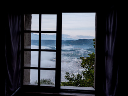 Newsha Tavakolian, Veduta da Castel Pergine (view from Castel Pergine), 2024-2025. Per gentile concessione del MUDEC © Newsha Tavakolian