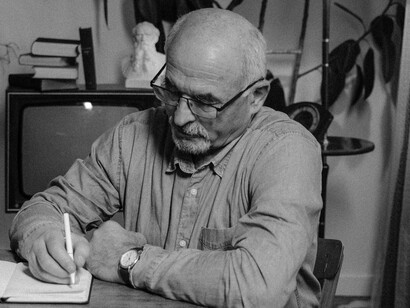 Chegamos na Feira de São Joaquim, e pegamos a fila de embarque do ferry boat em Salvador por volta de 11h da manhã, e iniciamos a viagem por volta das 19h no Gal Costa, demos sorte, era o mais asseado na época