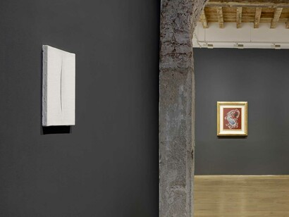 Lucio Fontana and Alteronce Gumby, A material dance, exhibition view. Courtesy of the Secci Gallery