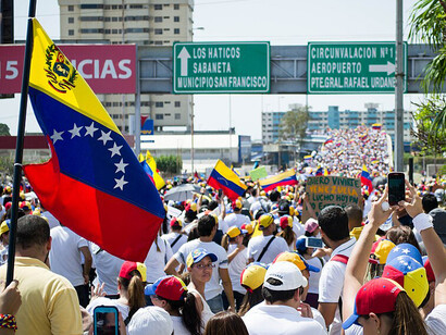 The opposition marched peacefully to the vicinity of the Palace of Justice in the city of Maracaibo, Venezuela