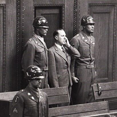 Werner Braune durante la sentenza al processo Einsatzgruppen, 29 settembre 1947-10 aprile 1948 (nono dei processi successivi di Norimberga) tenutosi al Palazzo di Giustizia di Norimberga