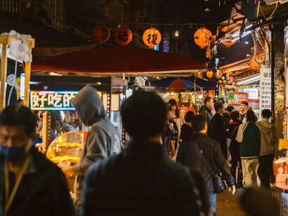 When language, gesture, and custom collide, the brain learns faster than habit allows