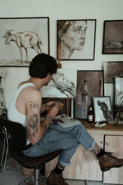 Enfim, revelo o que quem me segue nas redes sociais já sabe, ou não: comprei pincéis, tinta guache, umas telas de tamanho pequeno e comecei a pintar. Está aqui no meu perfil (se você o leu, sabe também, tinha me esquecido disso). Mas o fato é que durante muitos anos eu disse que não tinha talento para tal, continuo achando, mas isso não tem nada a ver quando você se dispõe a aprender e procura o seu caminho ideal