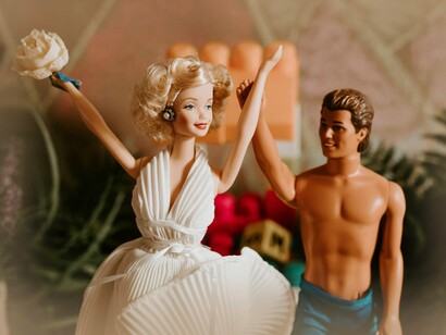 A conduta descrita não faz parte nem dos tempos modernos e muito menos dos antigos, pois, o casamento era para a vida eterna e não para dias. Estamos a perder valores e um dia seremos crucificados por isso, a nova geração está aí que exemplo de pais seremos se nem conseguimos segurar o nosso casamento por um dia