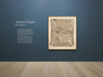 Antoni Tàpies, On paper, exhibition view. Courtesy of Pace Gallery