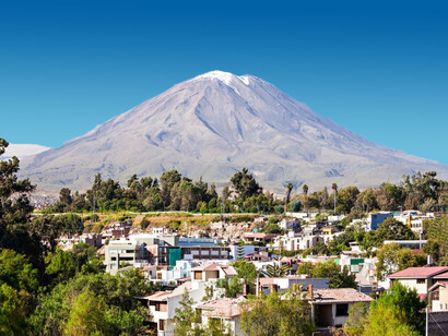 El hallazgo se realizó en el distrito de Chiguata, en la zona del Simbral, cercana a la Reserva Nacional Salinas y Aguada Blanca, donde la biodiversidad resiste pese a las condiciones adversas. Volcán Misti, Arequipa, Perú