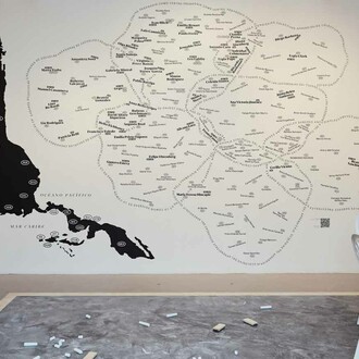 Homeroom: La escuela___. Education as resistance, vista de exhibición. Cortesía del MoMA PS1