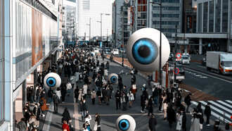 Vigilância nas ruas. Na teoria, a liberdade de expressão é um dos pilares inegociáveis dos regimes democráticos, estando materialmente consagrada em Constituições e em diversos acordos estabelecidos internacionalmente. Na prática, é constantemente relativizada e limitada, o que faz com que aquilo que era universal passe a ser um privilégio apenas para alguns