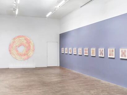 Marie Watt, Thirteen moons, exhibition view. Courtesy of Marc Straus Gallery