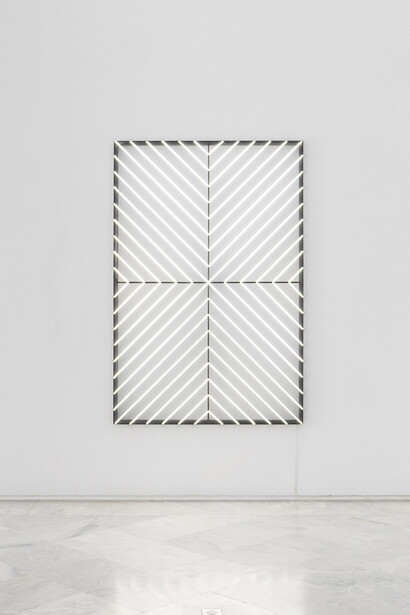 Cachito Vallés, El eterno presente, vista de exhibición. Cortesía del artista y Galería Luis Adelantado. Foto por Claudia Ihlek