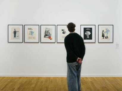 Verschiedene künstler, Früher hießen wir gastarbeiter, ausstellungsansicht. Mit freundlicher genehmigung des Museums für Kunst und Gewerbe Hamburg