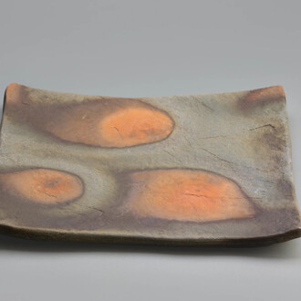 Okano Genroku, Bizen hand-built square plate, 2023. Courtesy of Onishi Gallery