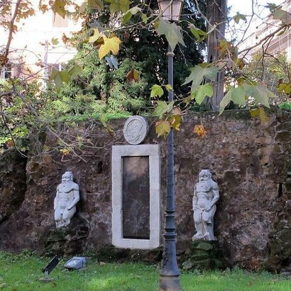 La Porta Alchemica, detta anche Porta Magica o Porta Ermetica o Porta dei Cieli, edificata tra il 1655 e il 1681 da Massimiliano Savelli Palombara