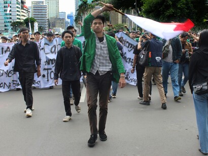 Quando la classe politica invecchia, la capacità di innovazione e di rappresentare le sfide future può indebolirsi, lasciando spazi vuoti per il cambiamento