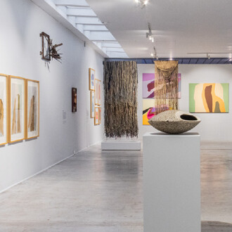 Varios artistas, La avanzada femenina, vista de exhibición. Cortesía de Galería La Cometa