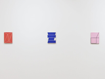 Alain Biltereyst, Magenta, exhibition view. Courtesy of Xippas