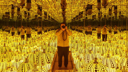 Yayoi Kusama had a breakthrough in 1965 with the creation of Infinity Mirror Room—Phalli’s Field, a pioneering work that marked a turning point in her career