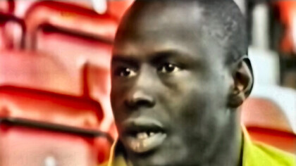 En 1996, Ali Dia engañó al entrenador del Southampton haciéndose pasar por primo de George Weah. Con una llamada falsa, firmó un contrato de un mes, pero jugó...53 minutos