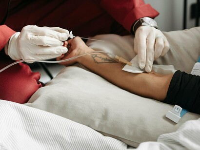 Todavia, a análise espacial tem sido cada vez mais utilizada para mapear a distribuição de casos e identificar áreas de maior risco de transmissão. Técnicas como SIG permitem cruzar dados epidemiológicos e ambientais, facilitando o direcionamento de recursos de saúde pública com maior precisão - (Brasil, 2006); (Pfeiffer, et al., 2008)