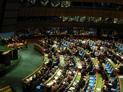 La creación de la Naciones Unidas en 1945 buscó establecer un sistema internacional capaz de evitar nuevas catástrofes bélicas, aunque nació con la desigualdad estructural de un Consejo de Seguridad de las Naciones Unidas donde cinco potencias concentran el derecho de veto