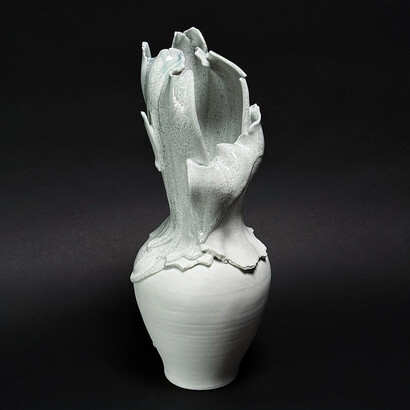 Kato Mami, No.8 frost glazed flower vase" Kishibe", white, 2023. Courtesy of Dai Ichi Arts