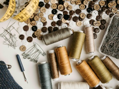 Durante décadas, as sobras de produção foram ignoradas, queimadas ou descartadas em aterros. Hoje, porém, começam a ser vista com outros olhos: não como lixo, mas como matéria-prima