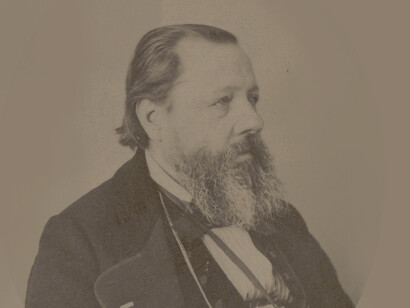 Recibió sepultura modestamente en el cementerio Père Lachaise, el mismo en el que están enterrados los astros del romanticismo que fueron contemporáneos suyos y admiraron sinceramente su forma de tocar la guitarra. Julià, E. (fotografía). Huerta, Trinidad (1800-1874), Retrato. Aparece en el conjunto documental: IconMUSNum, Década de 1800. Biblioteca Nacional de Francia