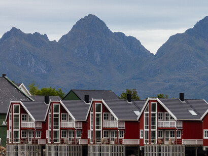 Su entorno lo vuelve especialmente fotogénico; visto desde el aire, el paisaje es magnífico. Svolvær-Lofoten, Noruega