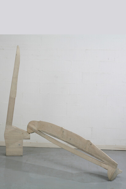 Enzo Bersezio, Solcare le lunghe onde d'inverno 1997-98, legno trattato, 16 x 221 x h 178 cm