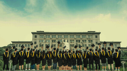 Absolventen vor der Huazhong Universität in China